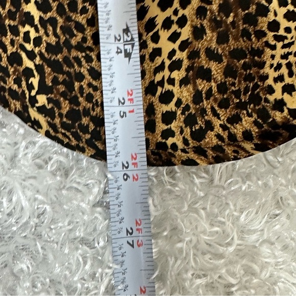 Vintage Fy2 Petite 100% Silk Blouse Button Down Leopard Print Padded Shoulders - Picture 7 of 8